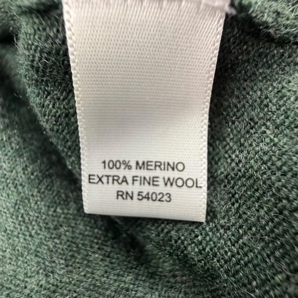 Banana Republic neck pattern